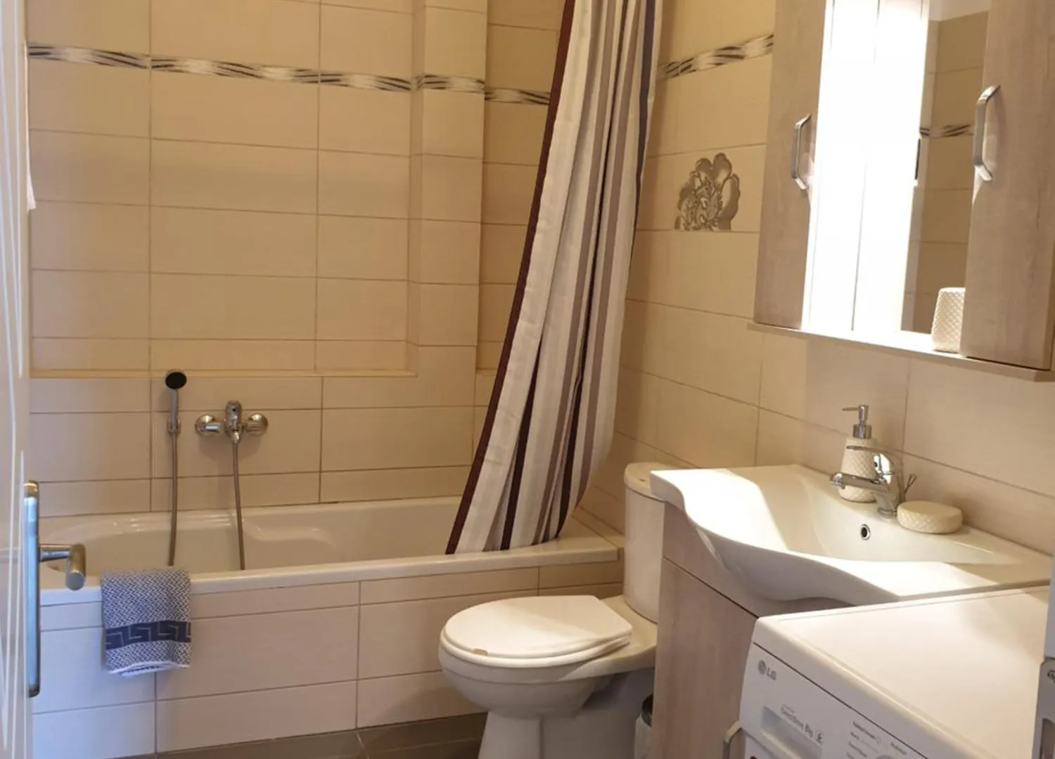 Theyellow House Fully Equipped 2Br Apartment Andipáta